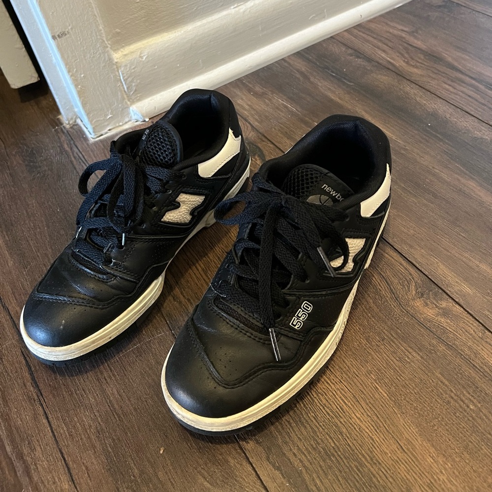 New Balance 550 Black and White, Size 6 W